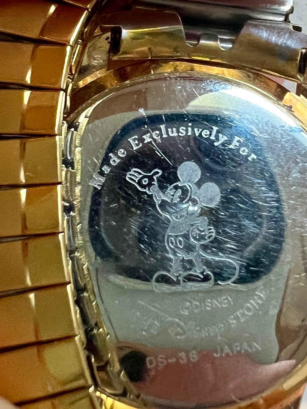 RARE Vintage Disney Store DS-38 Mickey Mouse Skeleton Watch - Gold Tone - Picture 4 of 4